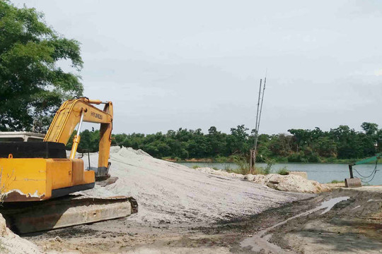 Thừa Thiên Huế: Đóng cửa các bãi tập kết cát trái phép tại Phong Điền trước 30/9