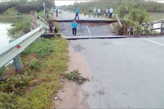 Bình Thuận tìm phương án khắc phục cầu Tân Hà bị sập