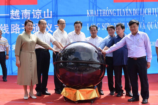 Xe du lịch tự lái của Trung Quốc sẽ được vào tham quan tại Lạng Sơn (Việt Nam)