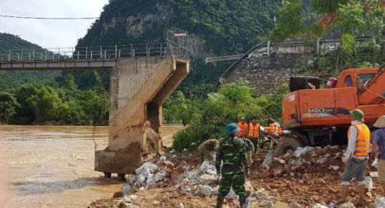 Nghệ An: Khẩn trương khắc phục sự cố sập mố cầu Chôm Lôm