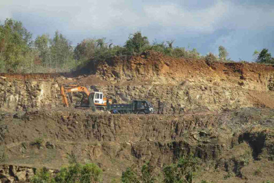 Phú Yên: Xã cho phép nhà thầu lấy đất núi Lò Dầu thi công san lấp công trình