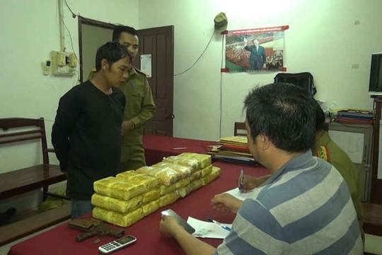 Bắt giữ đối tượng vận chuyển hơn 100.000 viên ma túy từ Lào sang Việt Nam tiêu thụ