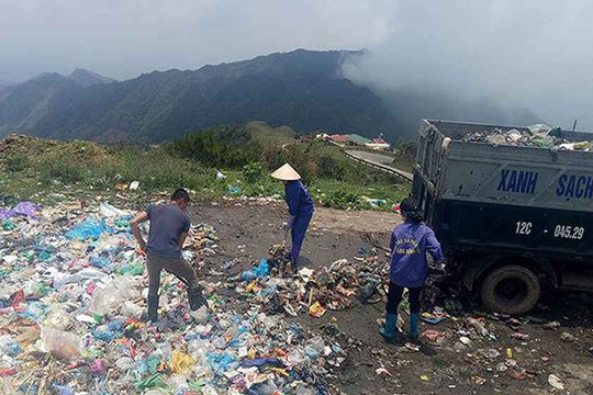 Hữu Lũng (Lạng Sơn): Điều tra vụ đổ trộm rác thải ở xã Đồng Tiến