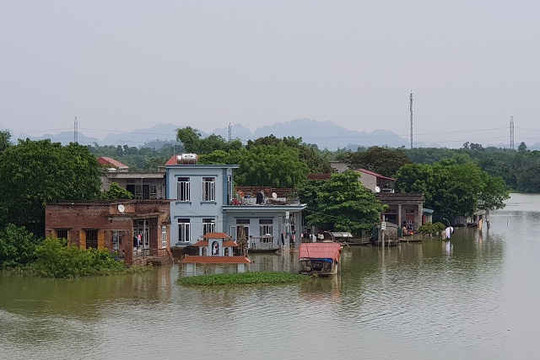 Ninh Bình: Hỗ trợ 2 tỷ di dời khẩn cấp các hộ dân ra khỏi vùng thiên tai đến nơi an toàn