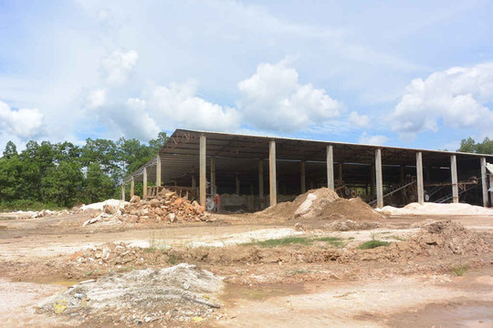 Quảng Nam: Doanh nghiệp sản xuất đá lén xả thải ra môi trường