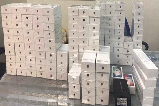 Bắt giữ lô hàng iPhone nhập lậu qua sân bay quốc tế Tân Sơn Nhất