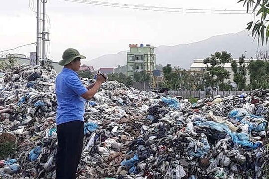 Nghệ An: Không có bãi rác thải tập trung, Thị xã Hoàng Mai “ngập” trong rác