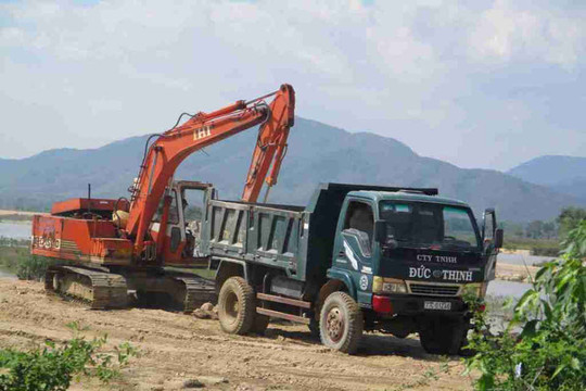 Bình Định: Công ty CP Tập đoàn Phúc Lộc chưa bồi thường tiền thiệt hại cho dân, đã vội hứa đầu tư xây dựng bờ kè đê sông Kôn