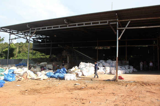 Đắk Nông: Dân ‘cầu cứu” vì cơ sở sản xuất hạt nhựa gây mùi khó chịu