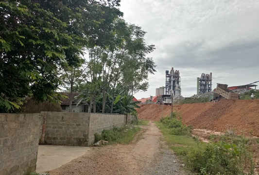Nghệ An: Dân “kêu trời” vì Nhà máy xi măng Sông Lam gây ô nhiễm