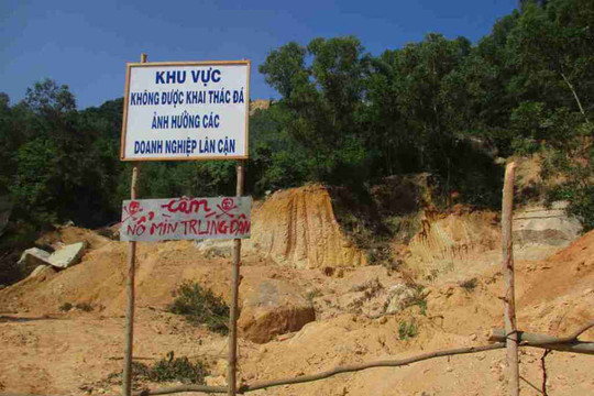 Bình Định: Vì sao không giải quyết dứt điểm được việc các doanh nghiệp khai thác đá trái phép tại phía Đông núi Hòn Chà