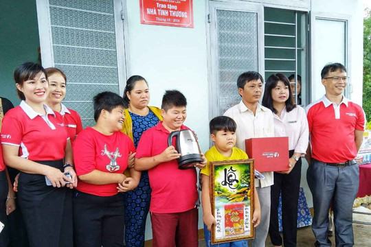 Tặng nhà mới cho hộ nghèo tại Đắk Lắk