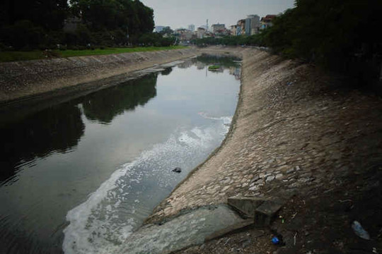 Hà Nội: Đến bao giờ những “dòng sông chết” hết ô nhiễm ?