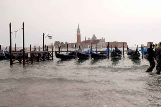 Bão, gió lớn tấn công Italy, 5 người thiệt mạng