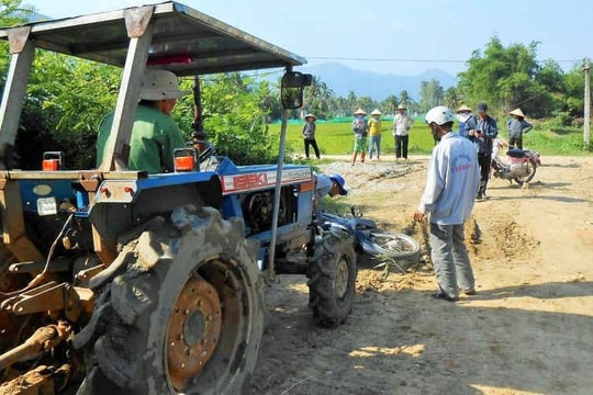 Phù Mỹ (Bình Định): UBND xã Mỹ Hòa buông lỏng quản lý, dân tự làm đường và thu phí