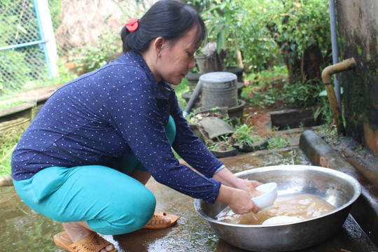 Quảng Ngãi: Hàng trăm hộ dân xã Đức Hiệp “lao đao” vì nước bị nhiễm phèn nặng