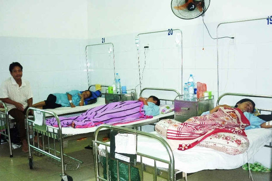 Đà Nẵng: Sốt xuất huyết bùng phát, bệnh nhân phải nằm hành lang bệnh viện