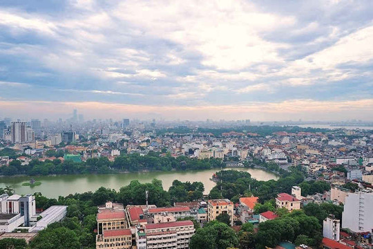 Chất lượng không khí tại Hà Nội tiếp tục giảm, có khu vực gần mức xấu