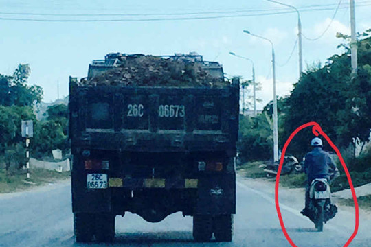Sơn La: Xe quá khổ, quá tải và xe chở đất không phủ bạt “vượt mặt” Cảnh sát giao thông