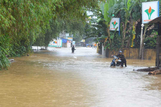 Quảng Ngãi: Lũ lên nhanh gây ngập cục bộ, tỉnh Quảng Ngãi phát công điện khẩn cảnh báo lũ lớn