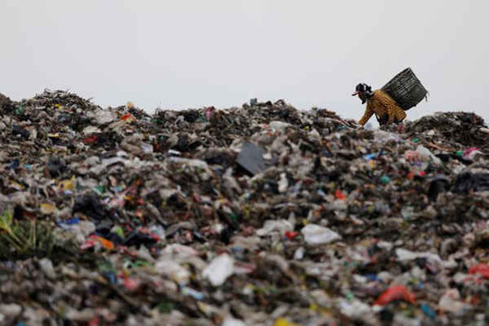 Indonesia: Nỗ lực ngăn chặn "thủy triều" nhựa gây ra nhiều ý kiến trái chiều
