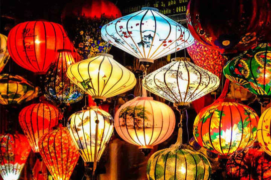 3.000 đèn lồng, 50 khinh khí cầu và đêm pháo hoa thắp sáng di sản Hội An chào đón năm mới