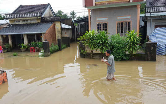 Phú Yên: Mưa lớn lụt nhà dân, nhấn chìm hàng ngàn ha lúa