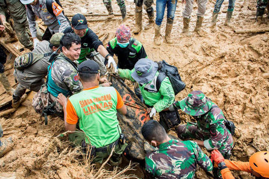 Số người chết vì sạt lở đất, lũ lụt ở Philippines lên tới 85 người