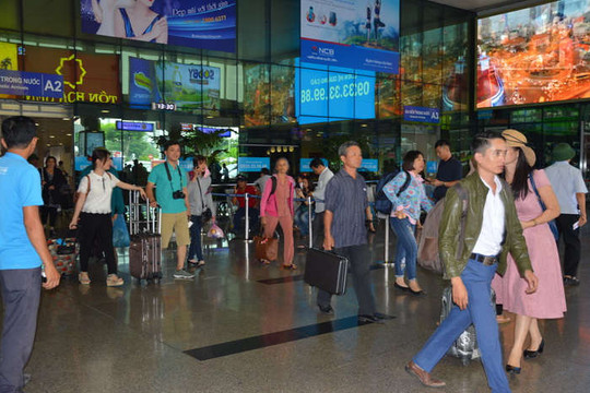 Sân bay quốc tế Tân Sơn Nhất tất tả những ngày cuối năm