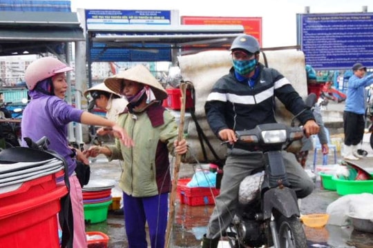 Công nhân Đà thành bấp bênh chạy… Tết