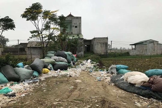 Hoằng Hóa (Thanh Hóa): Thuê đất để làm trang trại, nhưng lại mở xưởng sản xuất hạt nhựa gây ô nhiễm môi trường