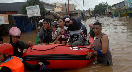 Đập tràn ở Indonesia: Ít nhất 30 người thiệt mạng, hàng ngàn người sơ tán