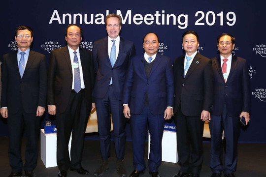 Thủ tướng Nguyễn Xuân Phúc đối thoại với Chủ tịch WEF về chủ đề Việt Nam và Thế giới