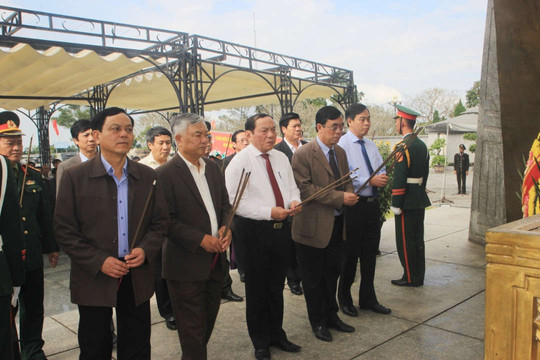 Quảng Trị: Tổ chức lễ dâng hương, dâng hoa tri ân các anh hùng liệt sĩ