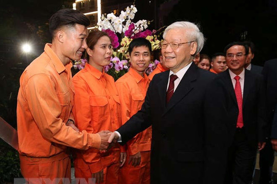 Tổng Bí thư, Chủ tịch nước Nguyễn Phú Trọng chúc Tết đội cảnh sát 113 và EVN
