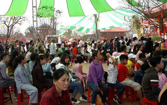 Nghệ An: Hàng vạn người lên chùa Đại Tuệ dự lễ Khai bút đầu năm