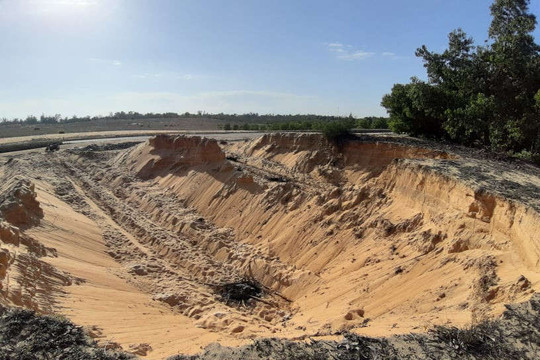 Quảng Nam: Dai dẳng tình trạng khai thác cát trái phép dọc tuyến đường biển