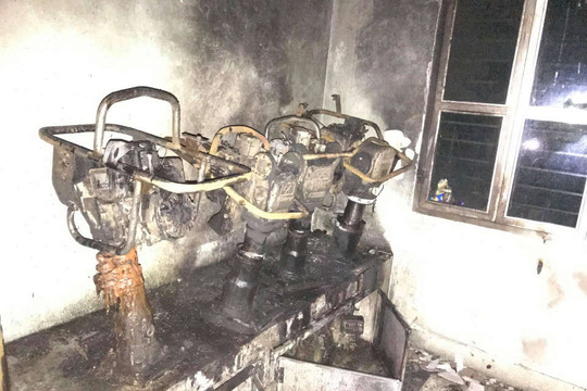 Điện Biên: Cháy lớn thiêu rụi căn phòng chứa máy móc, phụ tùng sửa chữa