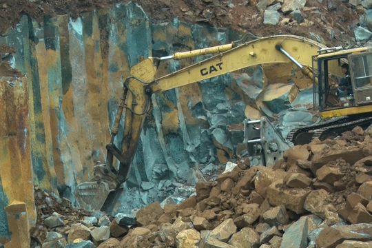 Đắk Nông: Lập đoàn thanh tra xử lý tình trạng khai thác đá cây trái phép