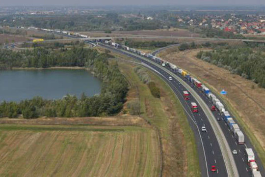 EU thông qua cắt giảm khí thải nhà kính cho xe tải