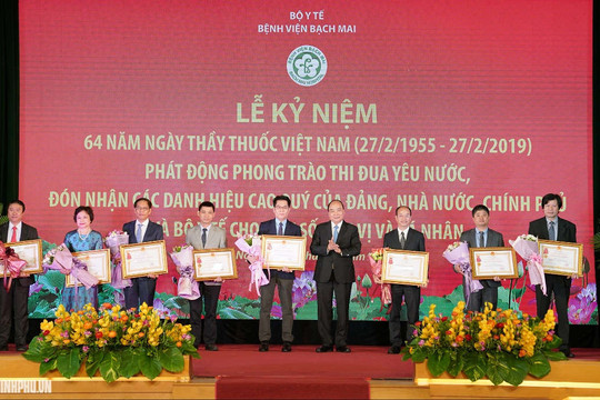 Thủ tướng dự Lễ kỷ niệm Ngày thầy thuốc Việt Nam tại Bệnh viện Bạch Mai