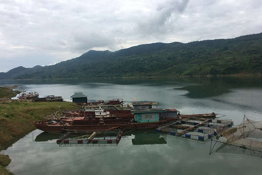 2 người bị lật thuyền mất tích trên lòng hồ thủy điện Sơn La