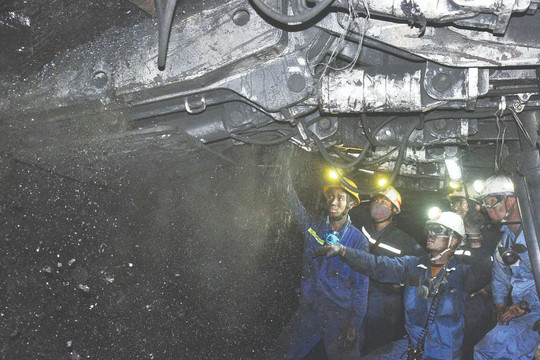 Tập đoàn Than - Khoáng sản Việt Nam (TKV): Áp dụng công nghệ khai thác than hầm lò ngang bằng thế giới