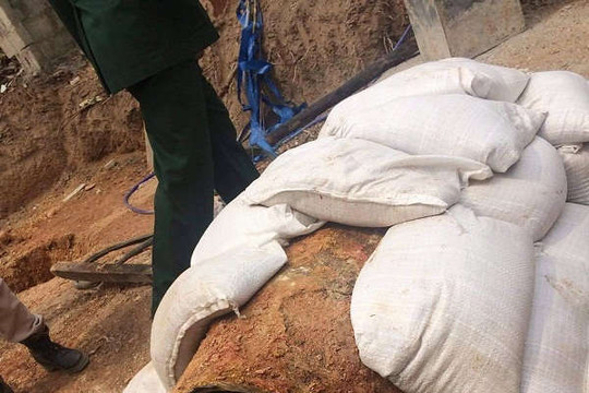 Quảng Bình: Phát hiện quả bom nặng gần 350 kg khi đào móng nhà