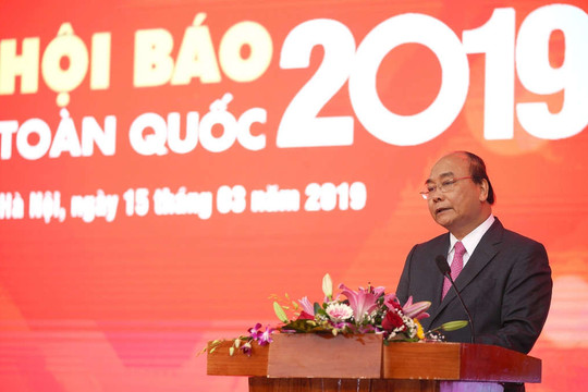 Thủ tướng Nguyễn Xuân Phúc: “Các nhà báo cần thể hiện mạnh mẽ bản lĩnh chính trị, tính cách mạng và chuyên nghiệp”