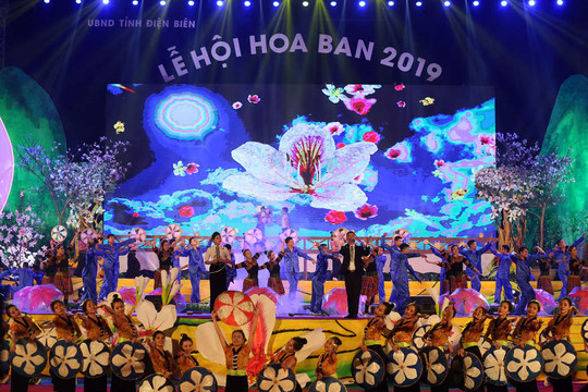 Điện Biên: Rực rỡ đêm khai mạc Lễ hội Hoa Ban lần thứ VI