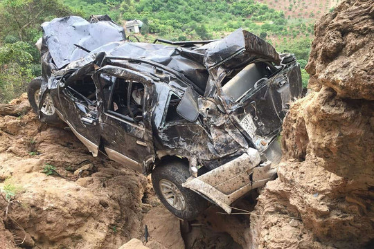 Sơn La: Đã xác định danh tính nạn nhân vụ xe ô tô lao xuống vực sâu 400m