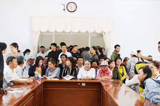 Quảng Nam: Hàng trăm người mua đất đến trụ sở tiếp công dân nhờ chính quyền can thiệp