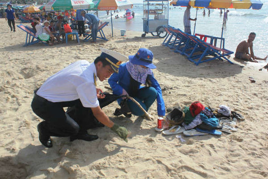 Quân dân Vũng Tàu chung sức làm sạch môi trường