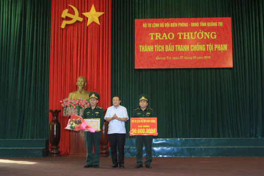 Khen thưởng thành tích đấu tranh các chuyên án ma túy tại Quảng Trị